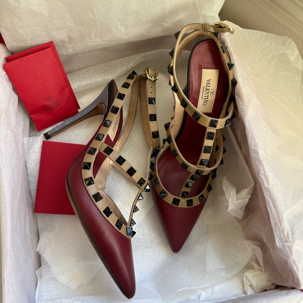 Pre-owned Valentino 2-toned dark red and blue grey rock stud heels - size 37